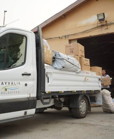 AYVALIK'TAN YANGIN BÖLGESİNE YARDIM ELİ