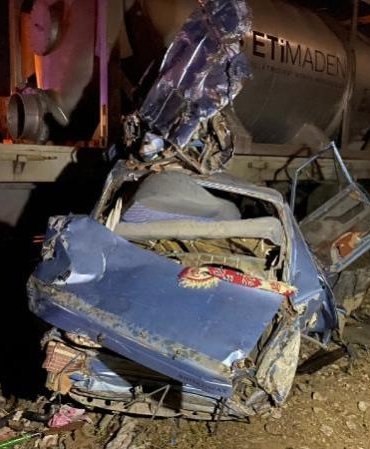 balikesir-de-hemzemin-gecitte-tren-otomobili-2-14346797_osd