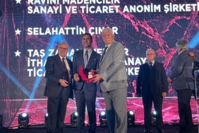 RAVİNİ’YE ÇİFTE ÖDÜL