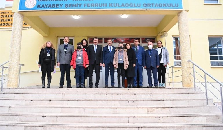 ÖĞRETMENLER GELECEĞİN MİMARIDIR