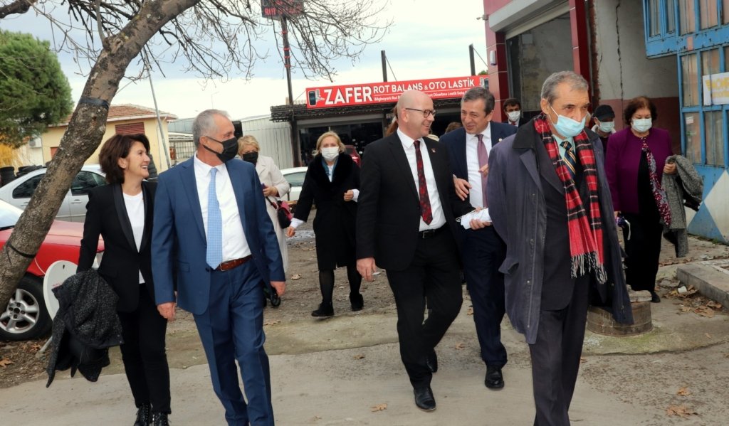 CHP YOLLARA DÜŞTÜ