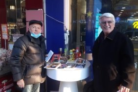 85 yaşında ama çocukların yanında!