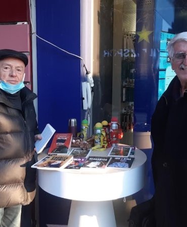 85 yaşında ama çocukların yanında!