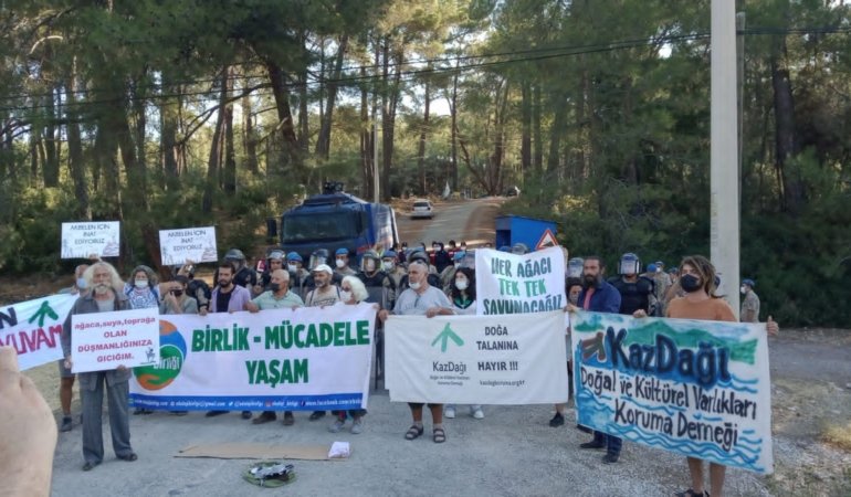 YAŞAM SAVUNUCULARI ODAKLARIN HEDEFİNDE Mİ?