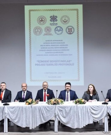 İÇİNDEKİ SEVGİYİ PAYLAŞ