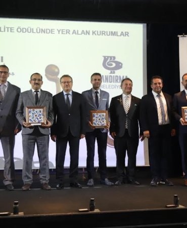 BANDIRMA BELEDİYESİ'NE TÜRKİYE KALİTE DERNEĞİ (KalDer) BAŞARI ÖDÜLÜ