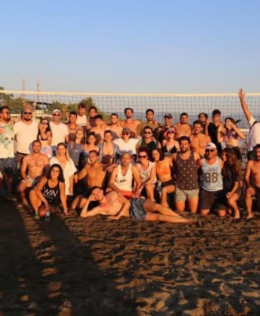 EDREMİT SAHİLLERİ PLAJ VOLEYBOLU İLE RENKLENDİ