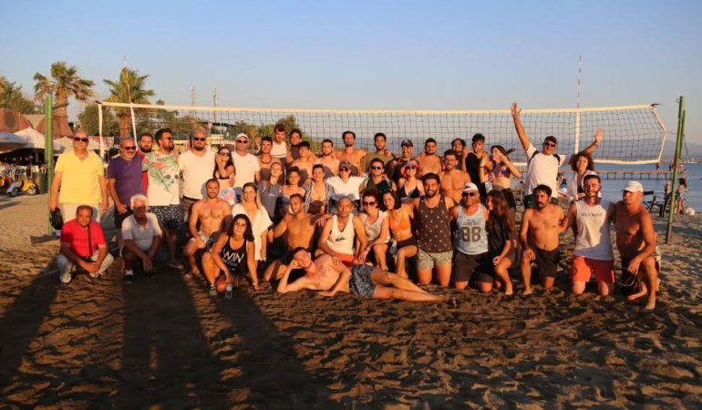EDREMİT SAHİLLERİ PLAJ VOLEYBOLU İLE RENKLENDİ