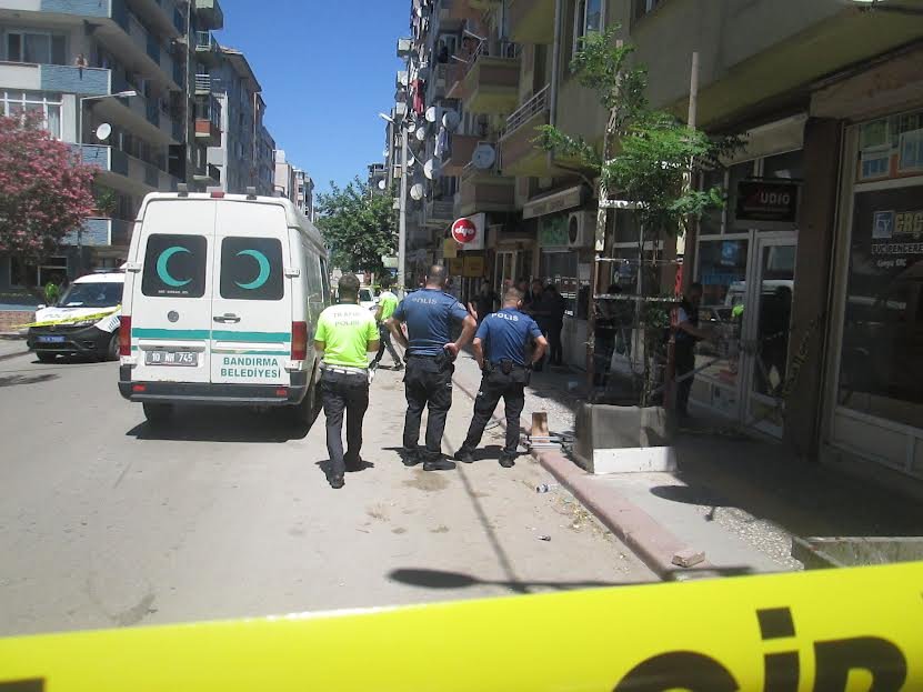 ÖNCE ESKİ EŞİNİ, SONRA KENDİNİ VURDU