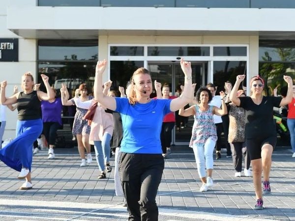 KURTULUŞUN 100. YILINDA 100 KİŞİ İLE ZEYBEK GÖSTERİSİ