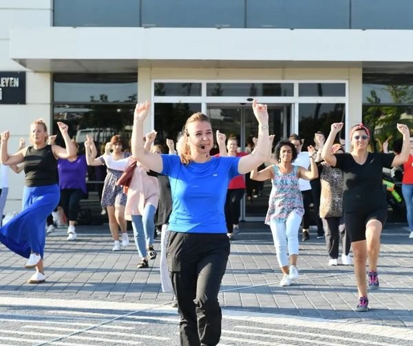 KURTULUŞUN 100. YILINDA 100 KİŞİ İLE ZEYBEK GÖSTERİSİ