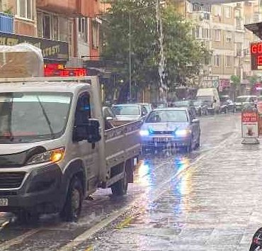 SAĞANAK YAĞIŞ BALIKESİR'DE ETKİLİ OLDU