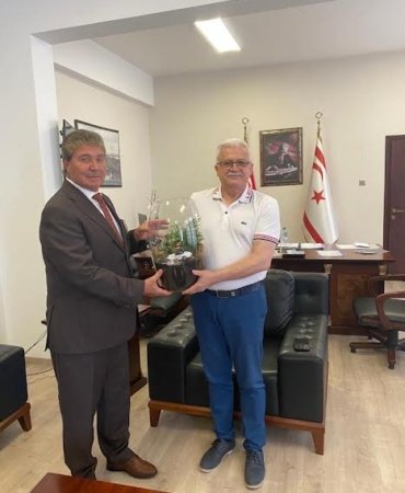 DEVECİLER’DEN KKTC BAŞBAKANI ÜNAL ÜSTEL’E ZİYARET