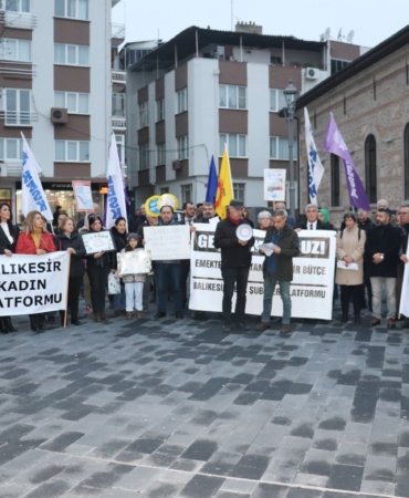 DEMOKRASİ GÜÇLERİ HAKKINI ARIYOR