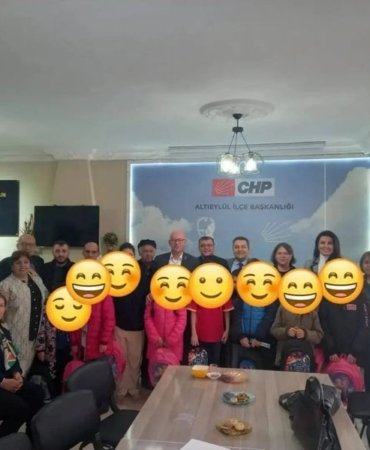 CHP ALTIEYLÜL'DEN ÇOCUKLARA KARNE SÜRPRİZİ