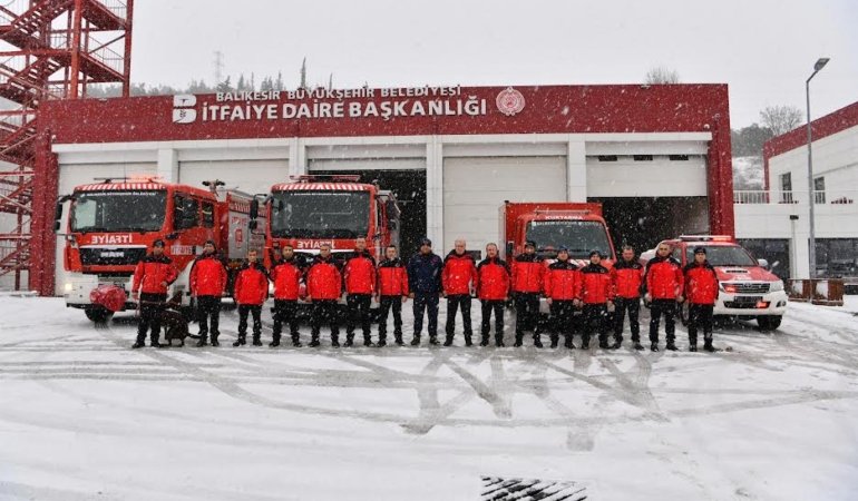 BALIKESİR, DEPREMİN YARALARINI SARMAK İÇİN YOLA ÇIKTI
