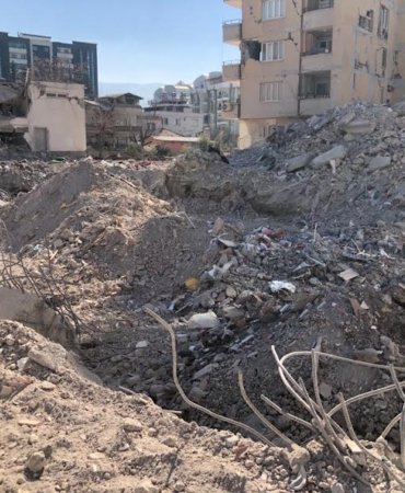 DEPREMDE 21 GAZETECİ YAŞAMINI YİTİRDİ