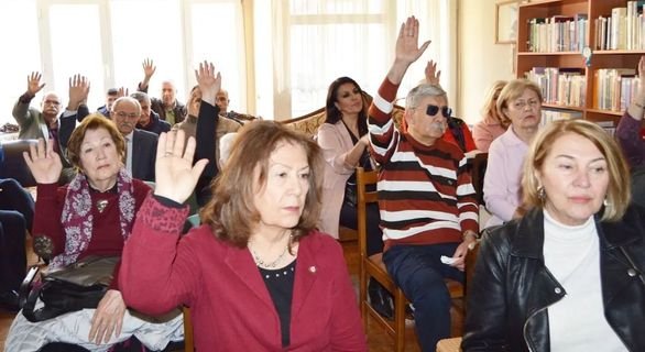 YENİ KUŞAK KÖY ENSTİTÜLÜLERİ DERNEĞİ'NDE BAŞKAN GÜVEN TAZELEDİ