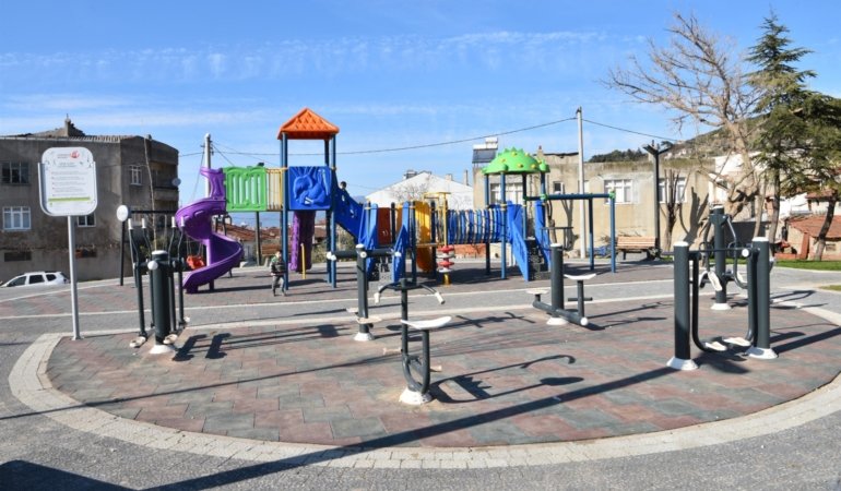 BÜYÜKŞEHİR'DEN BANDIRMA'YA 4 YENİ PARK