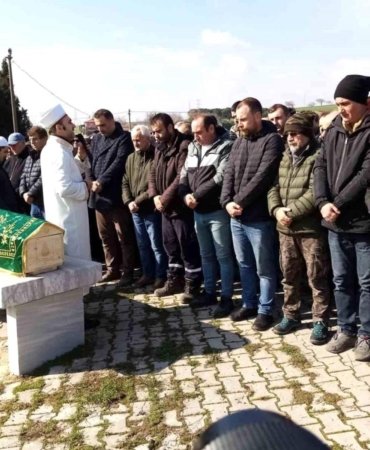 depremde_vefat_eden_ogretmen_burcu_gumus_koyu_15630440_amp