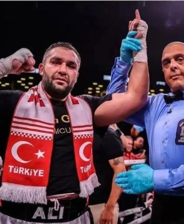 Şampiyon boksör Demirezen'e 'Herkül' ödülü