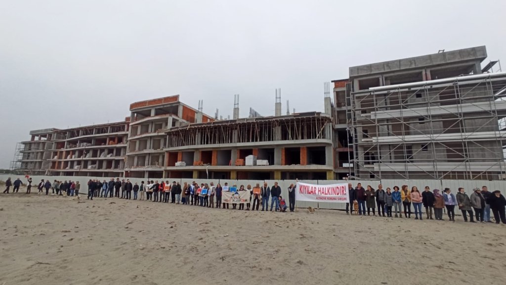 ALTINOVA’DA DENİZE SIFIR REZİDANS’A TEPKİ, “KIYILAR HALKINDIR”