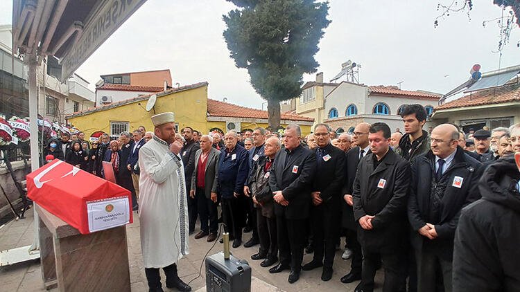 YARGITAY ONURSAL BAŞKANI CUMHURİYET BAŞSAVCISI KANADOĞLU'NUN CENAZESİ AYVALIK'TA DEFNEDİLDİ