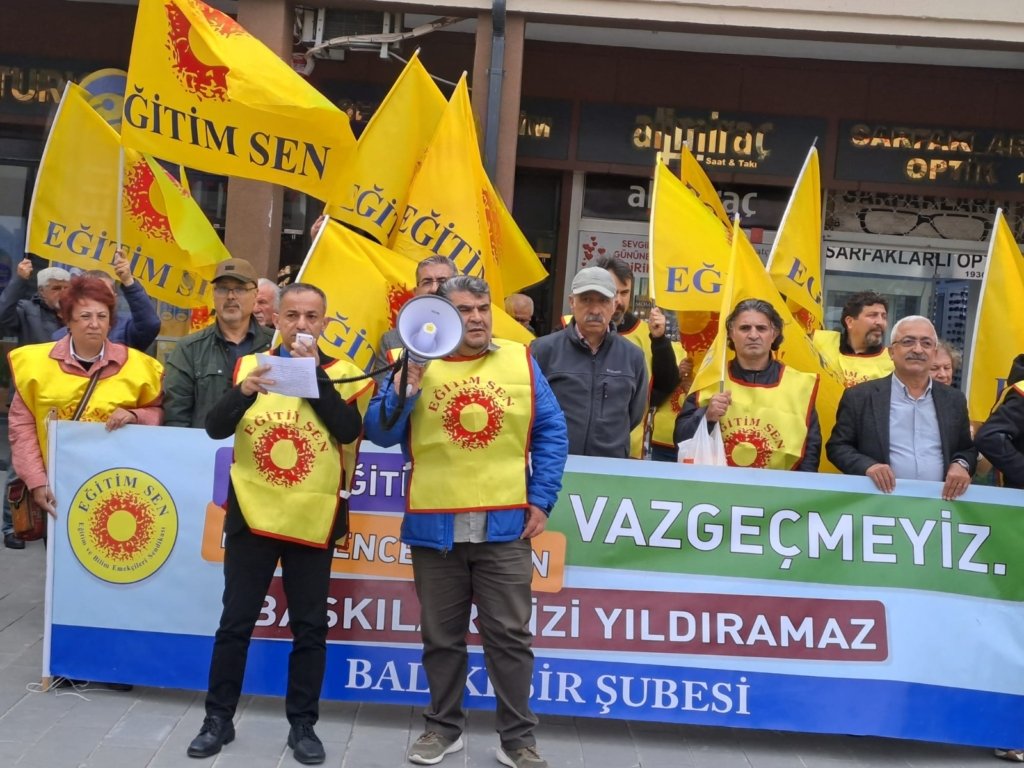 EĞİTİM EMEKÇİLERİ EŞİT İŞE EŞİT ÜCRET VE SENDİKAL HAK TALEP EDİYOR!