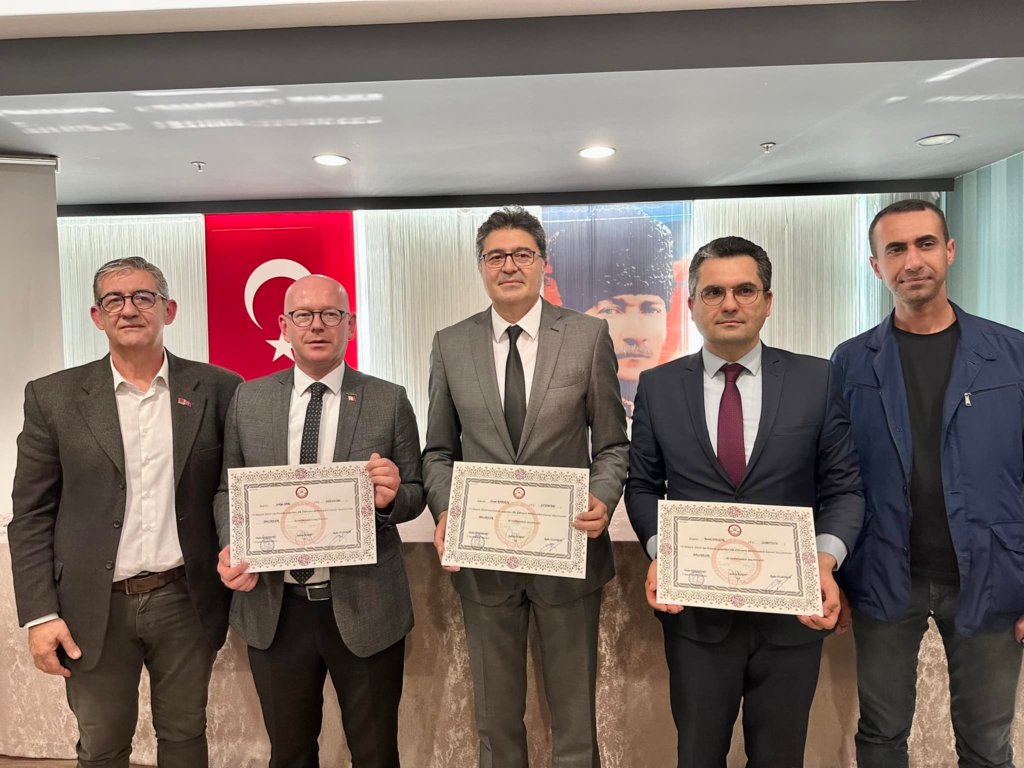 CHP VE DEVA PARTİLİ VEKİLLER MAZBATALARINI ALDI