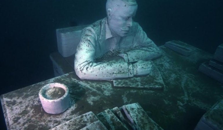 DENİZ ALTINDA HEYKEL GALERİSİ