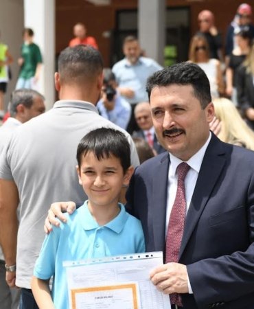 BAŞKAN AVCI ÇOCUKLARIN KARNE HEYECANINA ORTAK OLDU