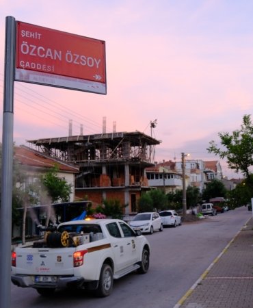 ALTIEYLÜL'DE İLAÇLAMA ÇALIŞMALARI ARALIKSIZ SÜRÜYOR