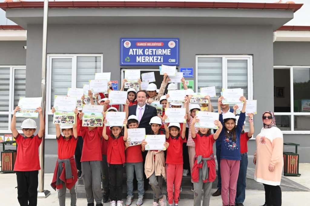 KARESİ ATIK GETİRME MERKEZİ ÖĞRENCİLERİ AĞIRLIYOR