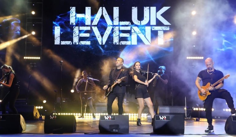 BURHANİYE'YE YAKIŞIR GÖRKEMLİ KAPANIŞ