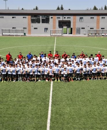 GENÇLER YAZI HAREKETLİ GEÇİRİYOR