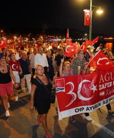 AYVALIK’TA 30 AĞUSTOS ZAFER BAYRAMI COŞKUYLA KUTLANDI