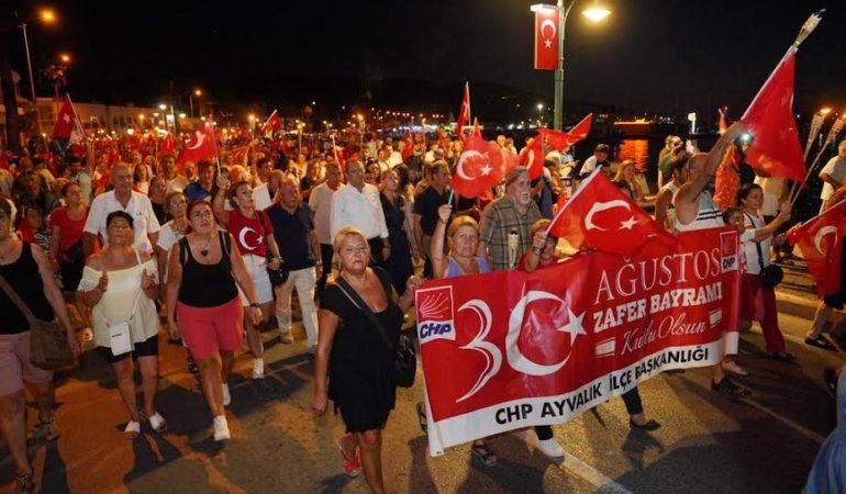 AYVALIK’TA 30 AĞUSTOS ZAFER BAYRAMI COŞKUYLA KUTLANDI