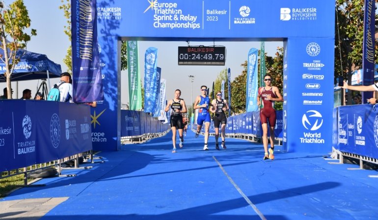 32 ÜLKE BALIKESİR'DE TRIATLON İÇİN BULUŞTU