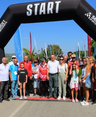 AYVALIK KURTULUŞ YARI MARATONA BÜYÜK İLGİ