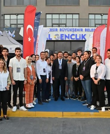 "CUMHURİYET ÇOCUKLARI, BALIKESİR DGM’DE DİJİTAL GENÇLİK KAMPI’NA KATILDI"
