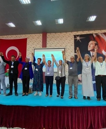 GÖMEÇ CHP İLÇEDE GÖREV KADIN BAŞKANDA