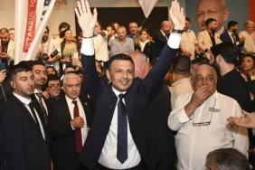 CHP İSTANBUL İL BAŞKANI ÖZGÜR ÇELİK OLDU