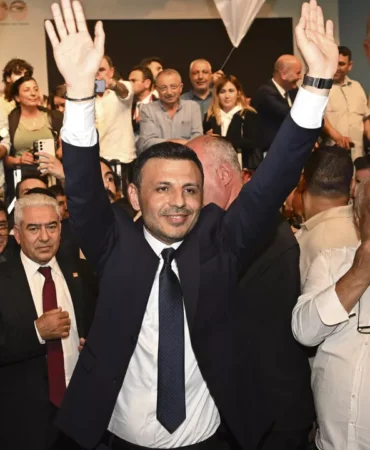 CHP İSTANBUL İL BAŞKANI ÖZGÜR ÇELİK OLDU