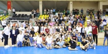 ASLAN YOL BURHANİYE BELEDİYESPOR EVİNDE RAHAT KAZANDI!