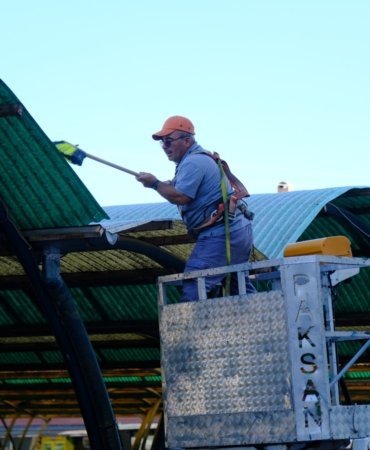 ALTIEYLÜL'DEN KAPALI PAZAR YERLERİNE KIŞ BAKIMI