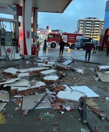 AKARYAKIT İSTASYONUNDA PATLAMA!