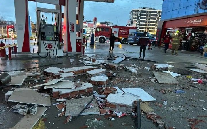 AKARYAKIT İSTASYONUNDA PATLAMA!