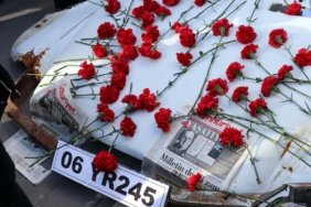 UĞUR MUMCU BALIKESİR’DE KİTLESEL TÖRENLE ANILDI