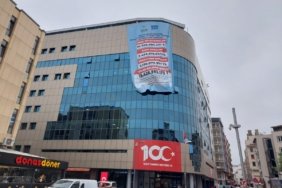 Yücel Yılmaz’dan kalan borç dökümü Büyükşehir binasına asıldı