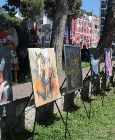 DÜNYA SANAT GÜNÜ'NE ÖZEL SANAT ESERLERİ
